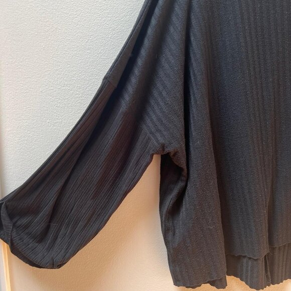 Ribbed Black Oversized Long Sleeve Top – Casual & Comfy! - Picture 3 of 4